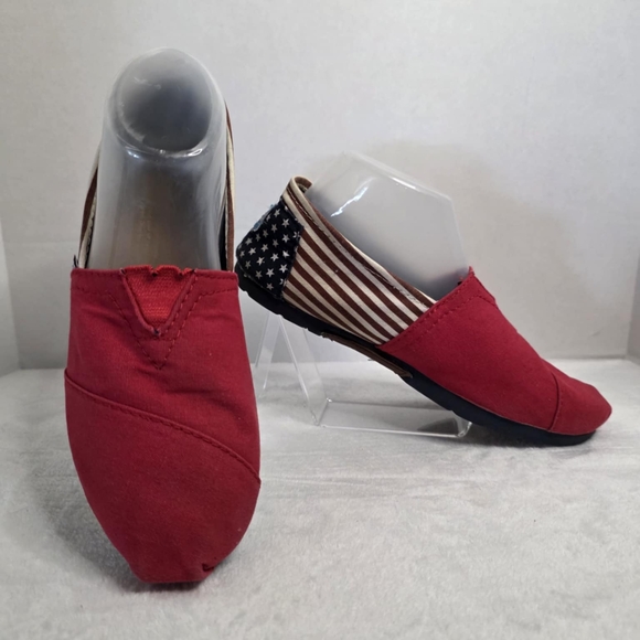 Toms Patriotic Red and Blue Moccasins - Picture 9 of 16